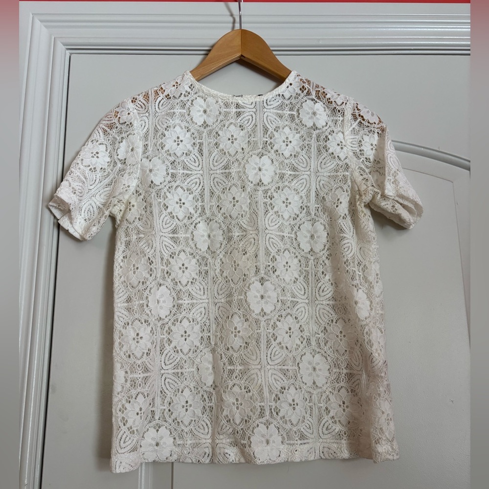 TOPSHOP Women’s White Lace Short Sleeve Top. Size 2